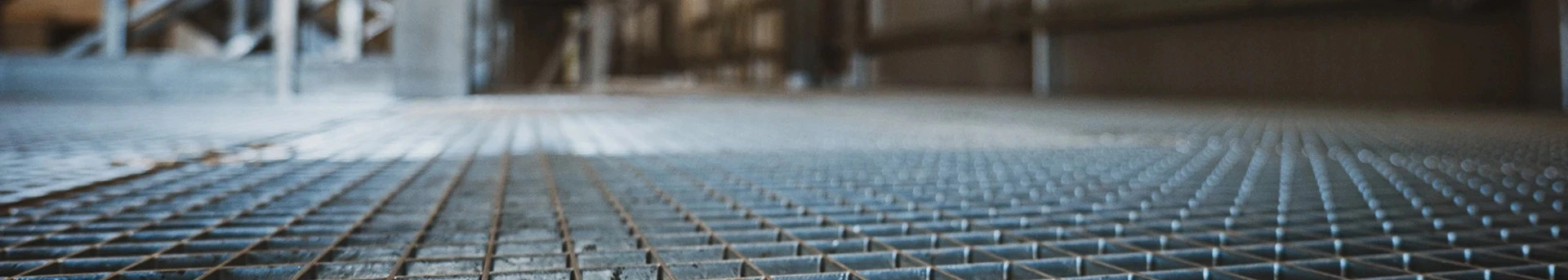 A NAGÉV rács előnyei kültérre és ipari környezetbe 